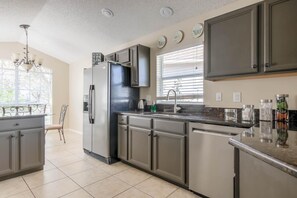 House, Multiple Beds (Anthony's Southern Dunes Vacation Hom) | Private kitchen - Anthony's Southern Dunes Vacation Home (Haines City)