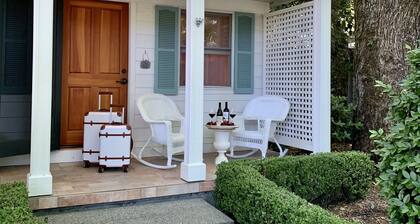 Escape to wine country in your independent cottage in downtown Calistoga