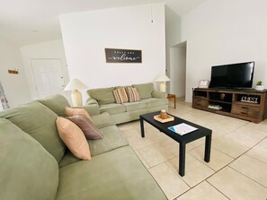 House, Multiple Beds (Richard's Southern Dunes Vacation Hom) | Living room