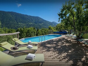 A heated pool - Chalet Keramis -  alpine break for 15, hot tub & games room - OVO Network (La Rivière-Enverse)