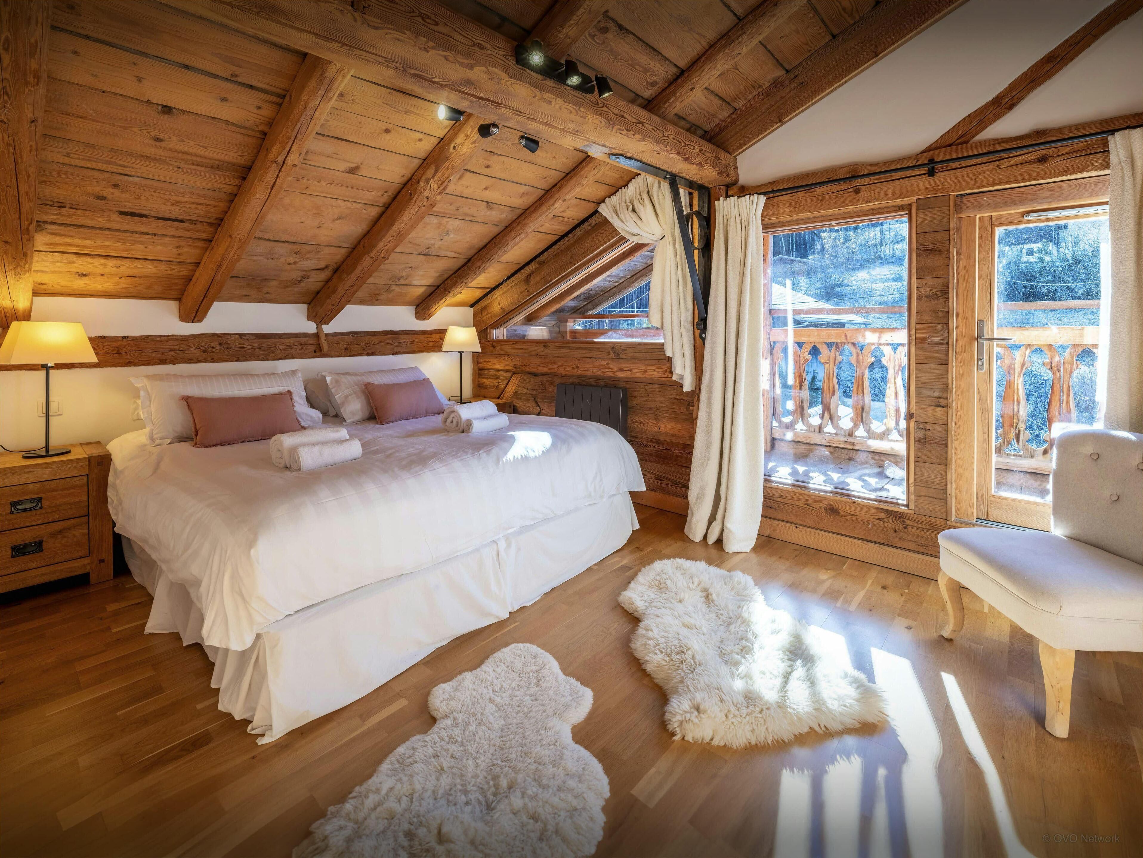 7 bedrooms, iron/ironing board, WiFi, bed sheets