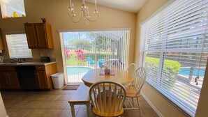 Ferienhaus, Mehrere Betten (Bruces Southern Dunes Vacation Home) | Speisen
