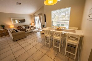 Ferienhaus, Mehrere Betten (Dawn's Southern Dunes Vacation Home) | Wohnzimmer