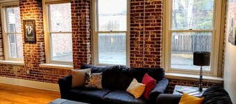 Beautiful 1BR downtown condo near EVERYTHING!