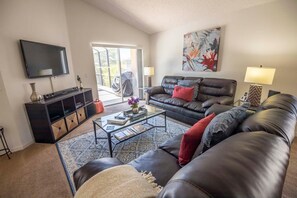 House, Multiple Beds (Johanna's Southern Dunes Vacation Hom) | Living room