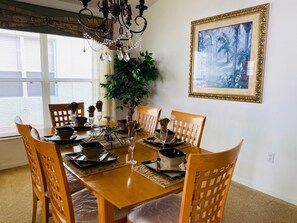 House, 2 Queen Beds (Simon's Southern Dunes Vacation Home) | Private kitchen