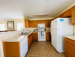 House, Multiple Beds (Richard's Southern Dunes Vacation Hom) | Private kitchen