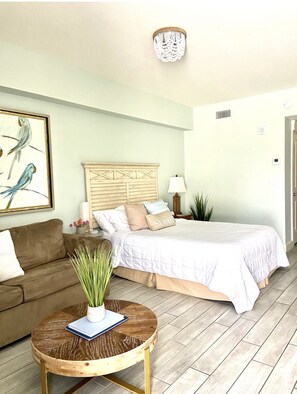 1 bedroom, iron/ironing board, free WiFi, bed sheets - Winter and Spring SPECIALS ! Book now!! Beautifully updated, LARGE BALCONY! (Miramar Beach)