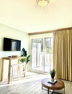 Interior - Winter and Spring SPECIALS ! Book now!! Beautifully updated, LARGE BALCONY! (Miramar Beach)