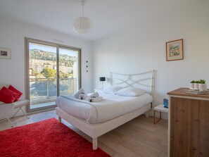2 quartos, ferros/tábuas de passar roupa, Wi-Fi, roupa de cama
