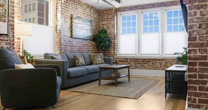 Gorgeous 2BR downtown condo near EVERYTHING!