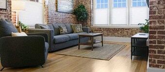 Gorgeous 2BR downtown condo near EVERYTHING!