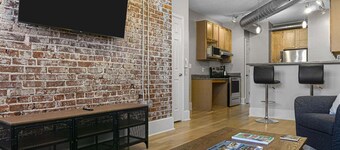 Gorgeous 2BR downtown condo near EVERYTHING!