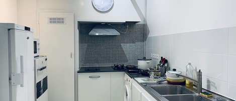 Fridge, microwave