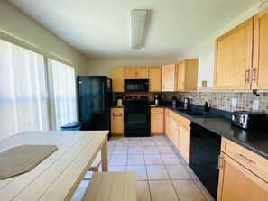 Hus - flere senge (Michael's Southern Dunes Vacation Hom) | Privat køkken