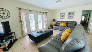 Huis, meerdere bedden (Michael's Southern Dunes Vacation Hom) | Woonkamer