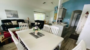 Private kitchen - Dianes Southern Dunes Vacation Home (Haines City)