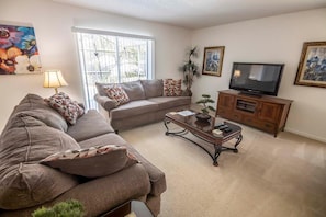 House, 1 King Bed (Nick's Southern Dunes Vacation Home) | Living room