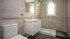 Shower, towels