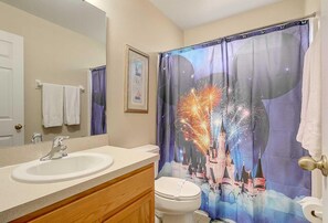 House, 2 Queen Beds (Sinshu's Southern Dunes Vacation Home) | Bathroom