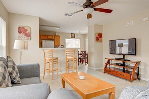 House, 2 Queen Beds (Sinshu's Southern Dunes Vacation Home) | Living room - Sinshu's Southern Dunes Vacation Home (Haines City)