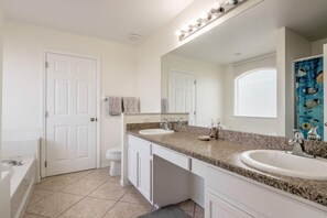 House, Multiple Beds (Ceri's Southern Dunes Vacation Home) | Bathroom - Ceri's Southern Dunes Vacation Home (Haines City)