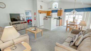 Rumah, Beberapa Tempat Tidur (John's Southern Dunes Vacation Home) | Ruang keluarga