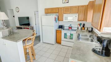 House, Multiple Beds (John's Southern Dunes Vacation Home) | Private kitchen