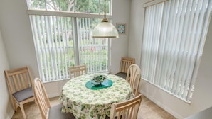 House, 2 Queen Beds (Kay's Southern Dunes Vacation Home) | Private kitchen - Kay's Southern Dunes Vacation Home (Haines City)