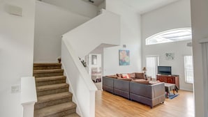 House, 2 Queen Beds (Kay's Southern Dunes Vacation Home) | Living room - Kay's Southern Dunes Vacation Home (Haines City)