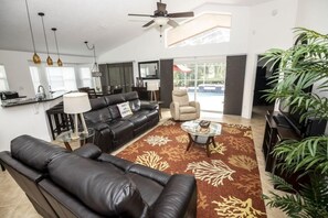 獨棟房屋, 多張床 (Susan's Southern Dunes Vacation Home) | 客廳