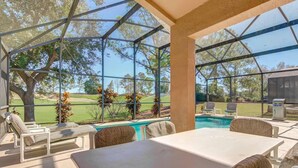 Casa, varias camas (Debra's Southern Dunes Vacation Home) | Balcón