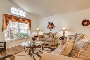 House, Multiple Beds (Debra's Southern Dunes Vacation Home) | Living room