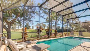 Casa, varias camas (Debra's Southern Dunes Vacation Home) | Piscina