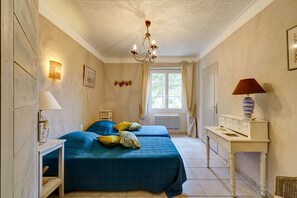 3 bedrooms, iron/ironing board, travel crib, free WiFi