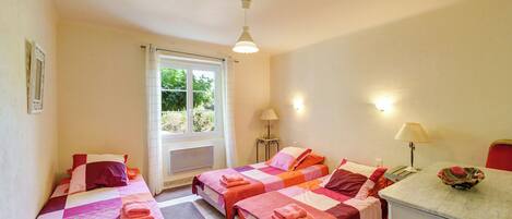 3 bedrooms, iron/ironing board, travel cot, free WiFi