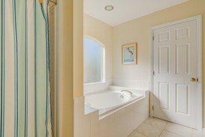 House, Multiple Beds (Paul's Southern Dunes Vacation Home) | Bathroom