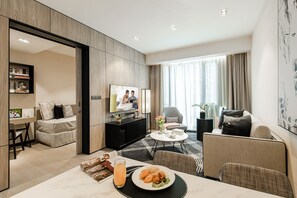 Mikrobølgeovn, kaffetrakter/tekoker og vannkoker