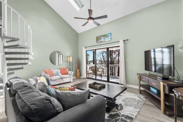 TV - Rudy's Reel 'Em Inn By Beach Star (Myrtle Beach)