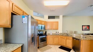 Private kitchen - Fransicso's Calabay Parc Vacation Home (Haines City)