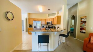 Private kitchen - Fransicso's Calabay Parc Vacation Home (Haines City)