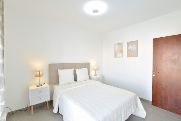 2 habitaciones, tabla de planchar con plancha y wifi gratis 