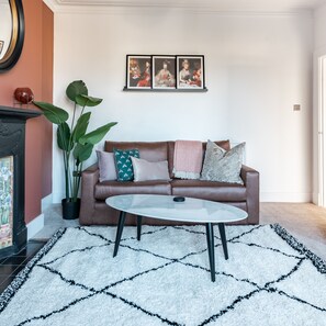 บ้านพัก | 4 ห้องนอน, ตกแต่งพิเศษโดยเฉพาะ, พื้นที่ทำงานแบบใช้แล็ปท็อป