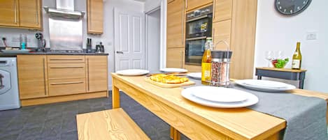 House | 5 bedrooms, free WiFi