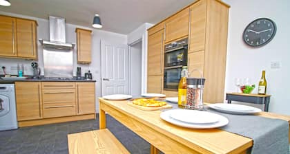 Isla House - Newport City Centre - Sleeps 7