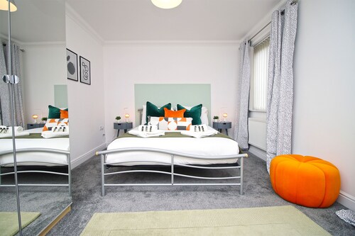 Isla House - Newport City Centre - Sleeps 7