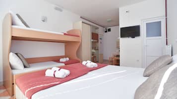 1 bedroom, in-room safe, iron/ironing board, free WiFi