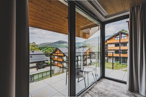 Tabla de planchar con plancha, wifi gratis y ropa de cama 