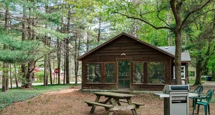 Quaint Cabin Near Douglas Beach