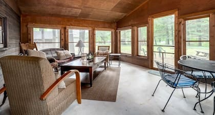 Walk to Douglas Beach! Redwoods Cabin, a Lakewood Lux property